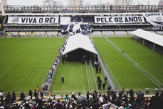 Nenhum jogador do penta e da seleção atual foi ao velório de Pelé