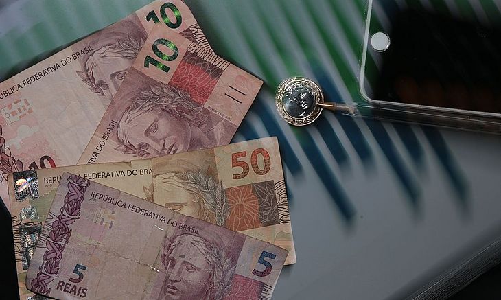 Governo anuncia salário mínimo de R$ 1.320