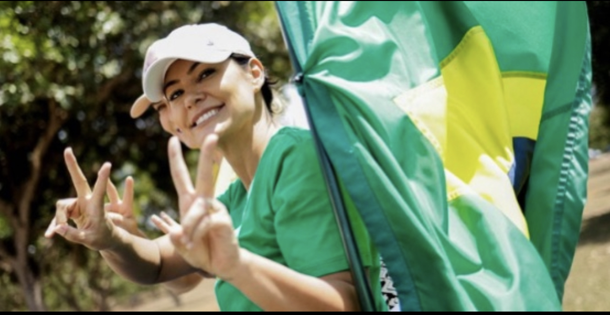 Michelle Bolsonaro inicia atividades partidárias no PL e encontra deputadas