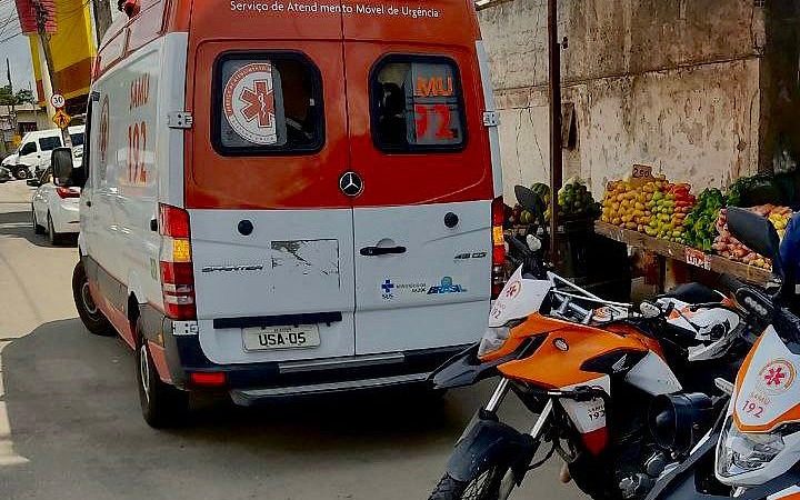 Homem fica em estado grave após ser atropelado por moto na Feirinha do Tabuleiro