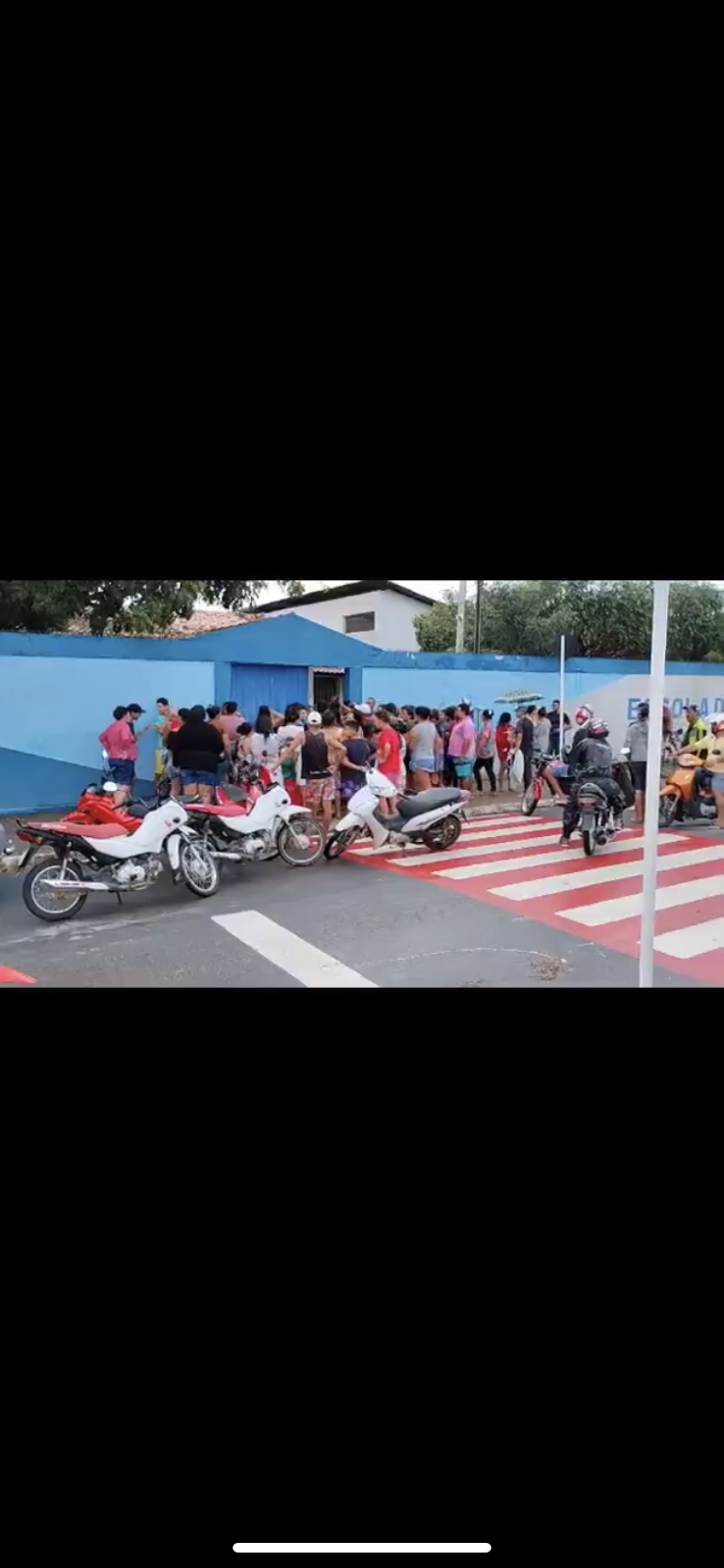 Jovem entra em escola em Arapiraca e fere porteiro com caco de vidro; estado da vítima é grave