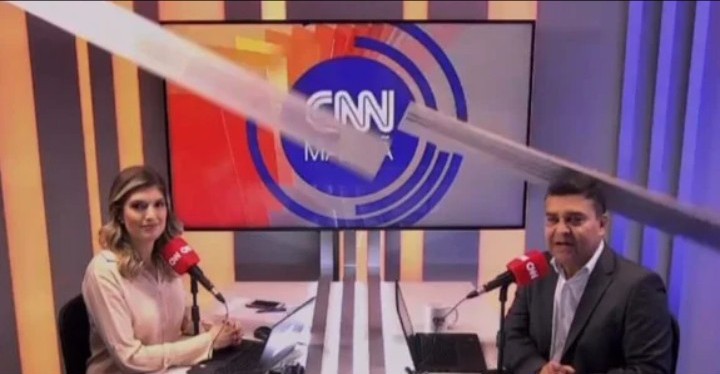 Estrutura da CNN desaba entre apresentadores