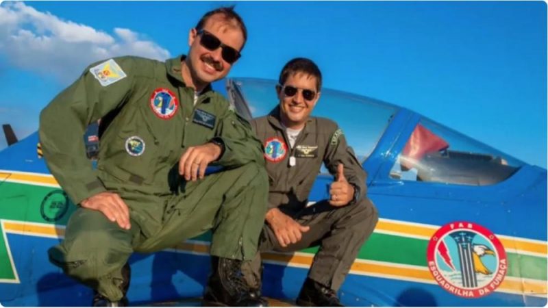 Os capitães Felipe Augusto Kawka e Vitor Moisés Kawka entraram para a Força Aérea Brasileira (FAB) por incentivo do pai. Pilotos fazem apresentação em Pirassununga (SP) neste domingo (17) na AFA.