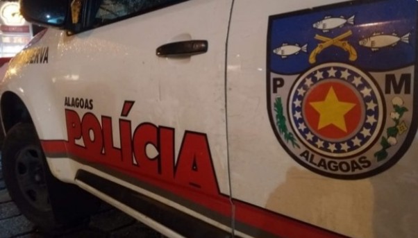 Homem é apontado como assassino por moradores e aciona polícia para não ser agredido em Maceió