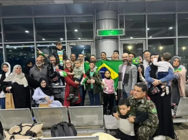 Lula almoça com grupo de repatriados de Gaza no Natal