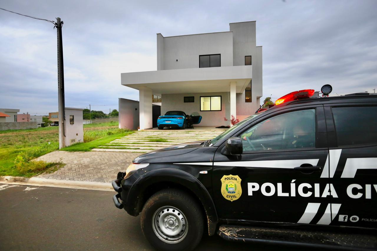 Polícia deflagra operação contra jogos de azar e apreende carros de luxo em Teresina