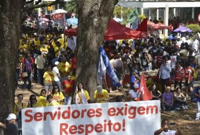 Servidores enviam ao governo contraproposta de reajuste em 3 parcelas