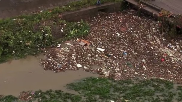 Enchente em Acari invadiu casas de 20 mil pessoas, segundo associação de moradores