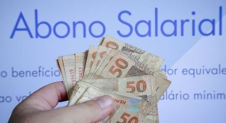 Abono salarial será pago a partir de 15 de fevereiro; veja datas e quem tem direito ao benefício