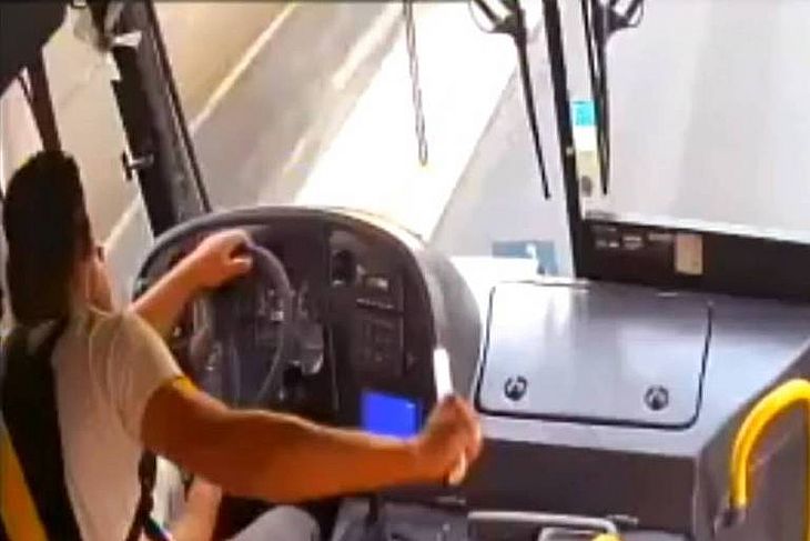 Ônibus é sequestrado por homem armado com faca no interior de SP