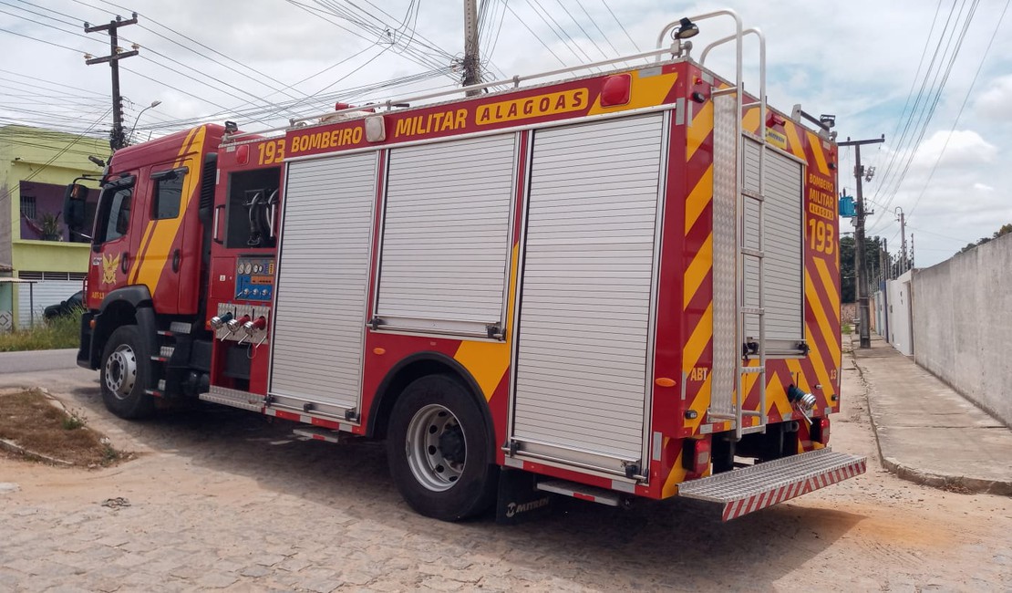 Incêndio afetou uma barraca de feira, em Penedo- AL