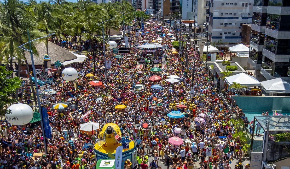 Pinto da Madrugada arrasta 500 mil pessoas ao som do hino de Alagoas em ritmo de frevo