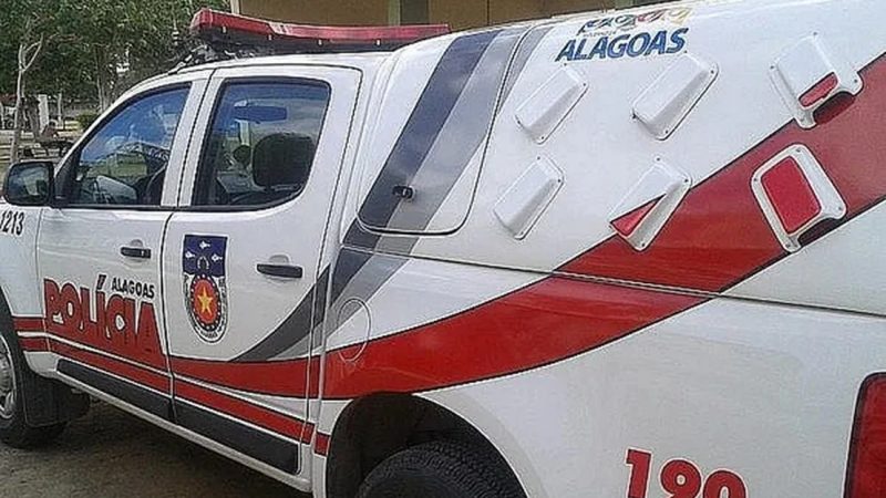 Bombeiros são mandados para amansar cachorro que partiu em cima dos moradores na rua de Penedo