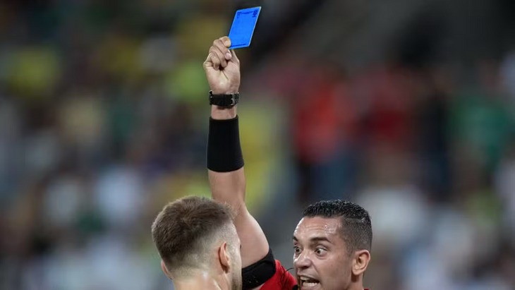 Cartão azul será implementado no futebol? Fifa se pronuncia