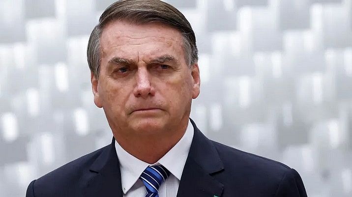 Bolsonaro decide contestar medidas restritivas e pedirá devolução do passaporte