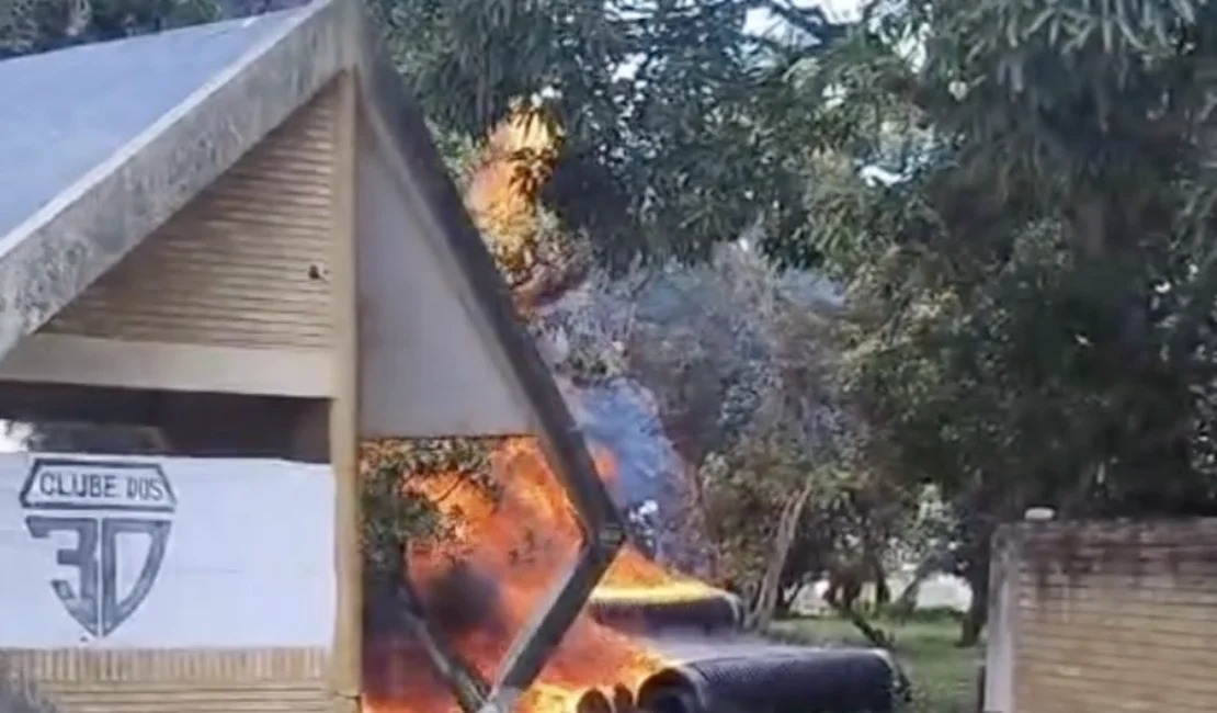 Câmeras de videomonitoramento podem ajudar polícia a confirmar se incêndio em Penedo foi criminoso