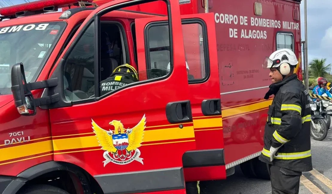 Moto se choca entre parapeito e cai de Ponte na BR-104