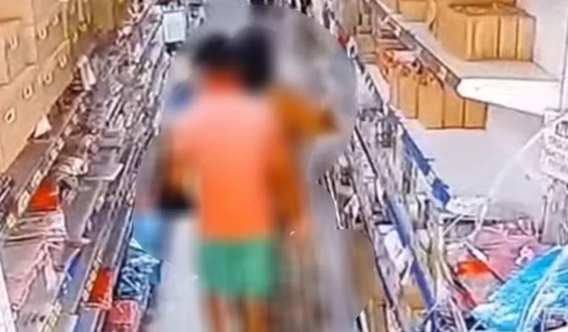 Homem é preso por encostar pênis em uma mulher dentro de loja na Jatiúca