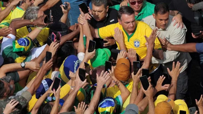 48% acreditam que ato de Bolsonaro em SP não terá influência nas investigações da PF sobre o ex-presidente, diz Quaest