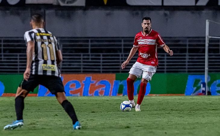 Em jogo marcado por gol polêmico, CRB busca empate contra o líder Santos