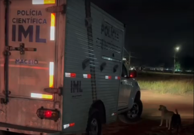 Mulher é assassinada e cadela que a acompanhava permanece ao lado do corpo; veja vídeo