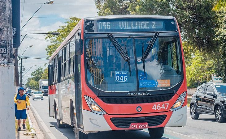 Com novo protesto de estudantes marcado, DMTT anuncia mais ônibus para Ufal