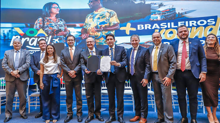 Governo lança primeira fase do Voa Brasil com passagens para aposentados