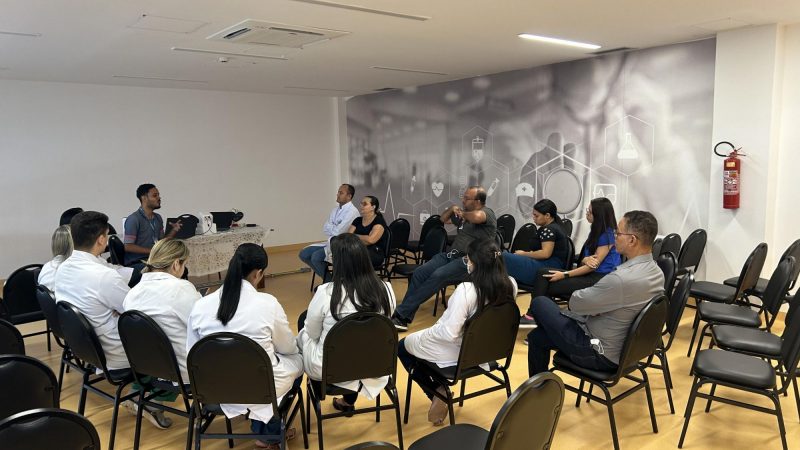 Palestra no Hospital do Coração Alagoano destaca acolhimento à comunidade LGBTQIAPN+