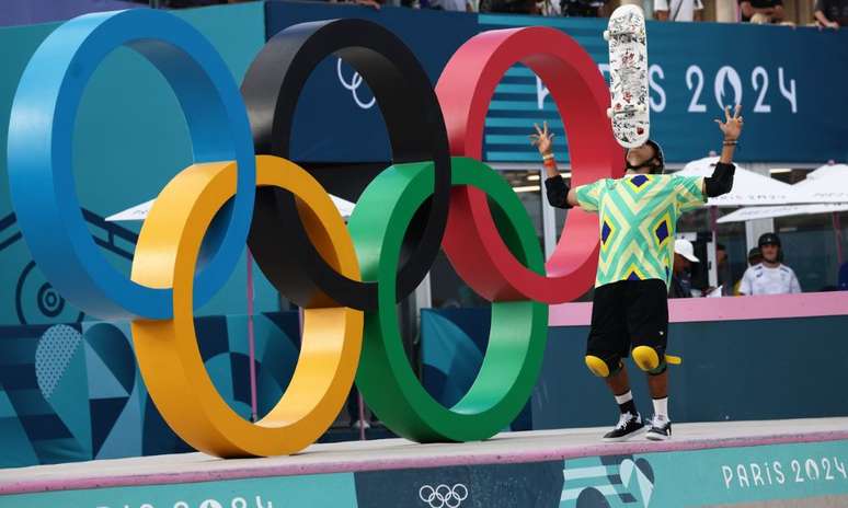 Augusto Akio supera pressão, faz ‘volta perfeita’ e garante bronze no skate