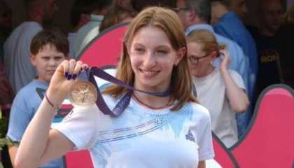 Romena recebe medalha de bronze após polêmica na ginástica artística