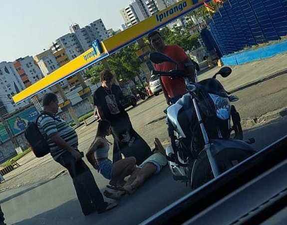 Três pessoas ficam feridas após colisão entre motos no Jacintinho