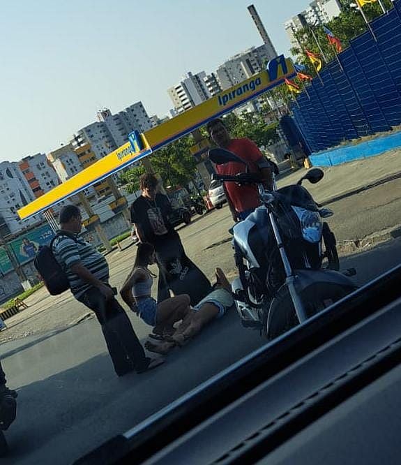 Três pessoas ficam feridas após colisão entre motos no Jacintinho