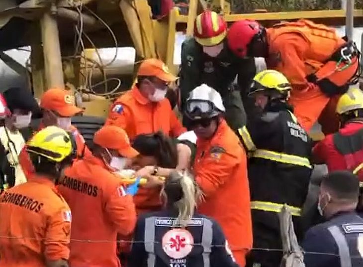 Vídeo mostra momento em que médica é resgatada após acidente em Flexeiras