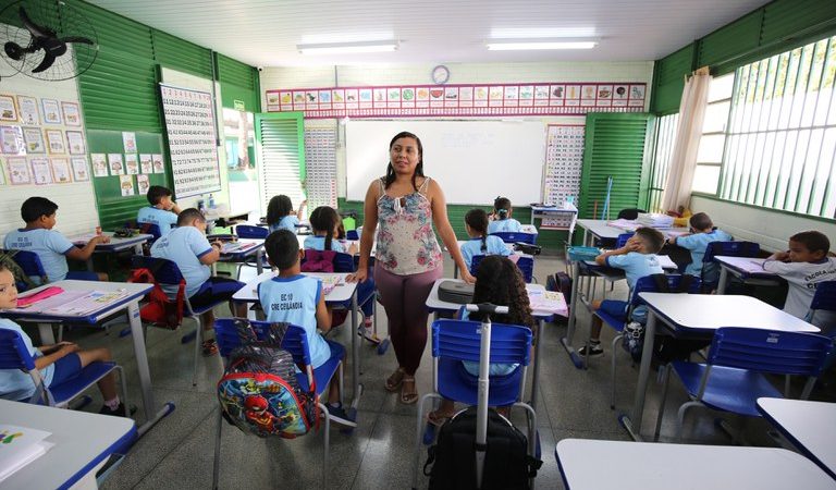 MEC vai destinar mais recursos diretamente às escolas