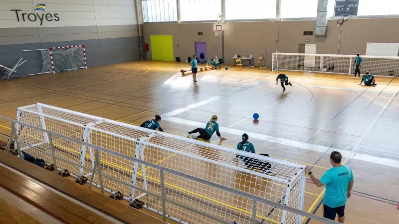 Seleções feminina e masculina de goalball fazem 1º treino em Paris