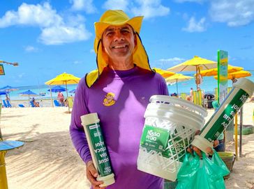 IMA instala lixeiras e distribui porta-bitucas e sacolas em praias de Maceió e São Miguel dos Milagres