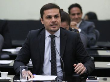 Alexandre Ayres apresenta projeto de lei que proíbe venda de refrigerante nas escolas em Alagoas