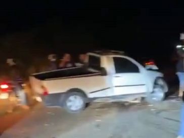 Colisão entre carros deixa uma pessoa morta e outra ferida na AL-115, em Lagoa da Canoa