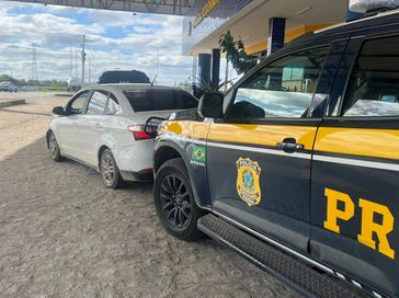 PRF prende homem com carro roubado e adulterado em Rio Largo