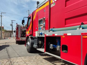 Moradores tomam susto após incêndio atingir residência na Jatiúca; não há vítimas