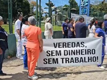 Trabalhadores do Hospital Veredas fecham Fernandes Lima e seguem para o quinto dia de greve