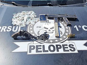 Polícia Militar apreende uma submetralhadora na cidade de Roteiro