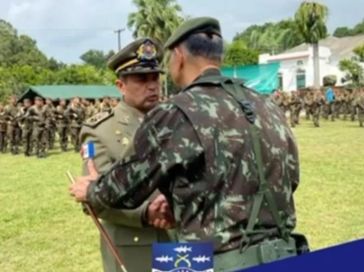 Comandante da PM/AL, Cel. Paulo Amorim recebe homenagem no Recife durante festa do Exército brasileiro