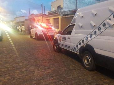 Homem é executado a tiros na frente da esposa durante invasão à residência