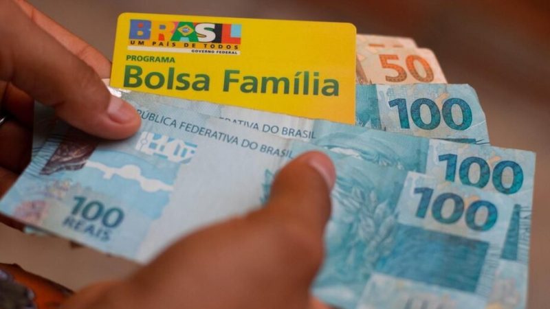 Beneficiários do Bolsa Família gastaram R$ 3 bi com “apostas” em agosto, diz BC