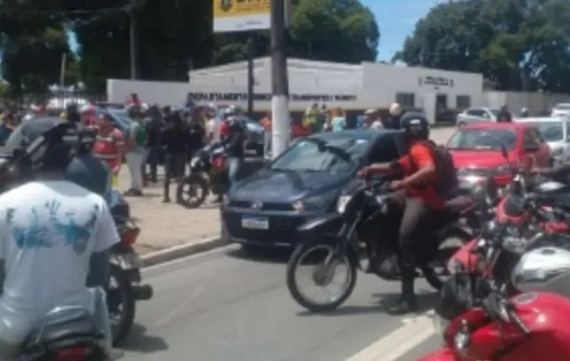 Protesto de motociclistas contra agentes do DMTT em Maceió termina em confusão e spray de pimenta