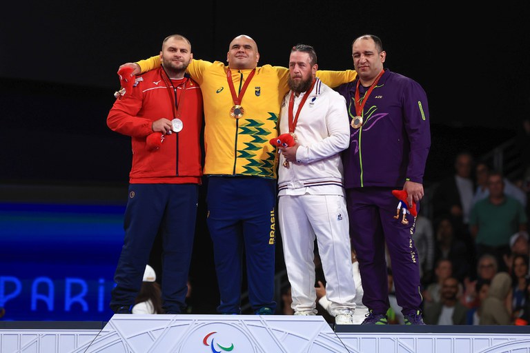 Atletas do IBC voltam de Paris com medalhas