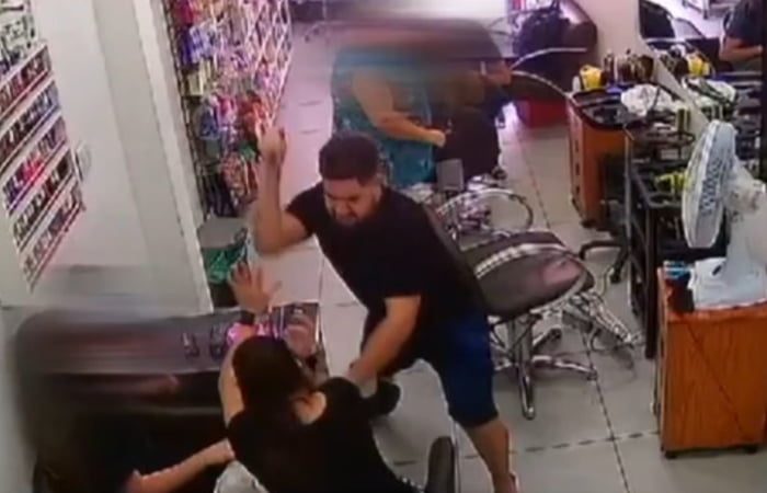 Vídeo: homem invade salão de beleza e mata ex a facadas em Osasco