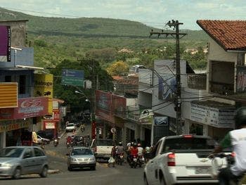 Câmera registra mulheres furtando mercadinho em Santana do Ipanema; Veja vídeo