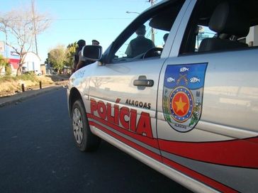 Homem é preso com drogas e um revólver calibre 38 em Rio Largo